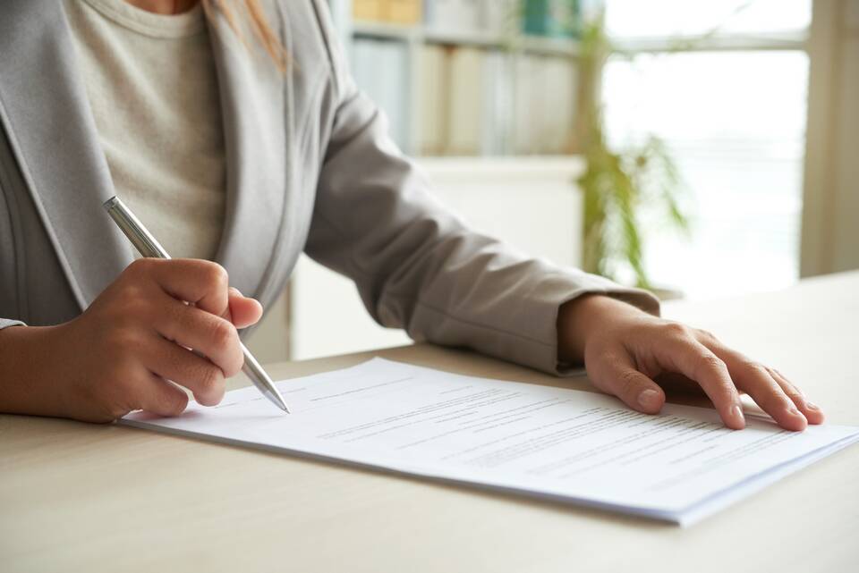 Как уволить досрочно работника: правовые основания и порядок действий